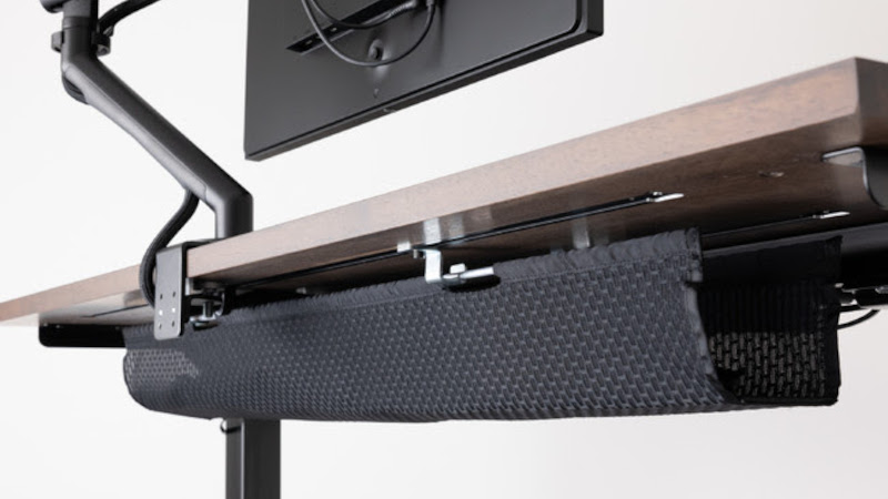 PREDUCTS、机の天板下にアダプタなどをすっきりまとめるケーブル