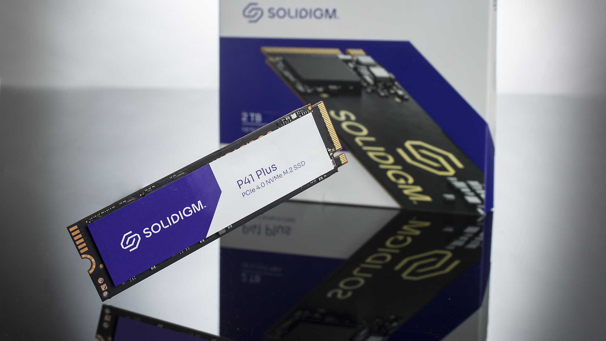 激戦のエントリーPCI-E 4.0 SSDに新星登場！Solidigm初のクライアント 