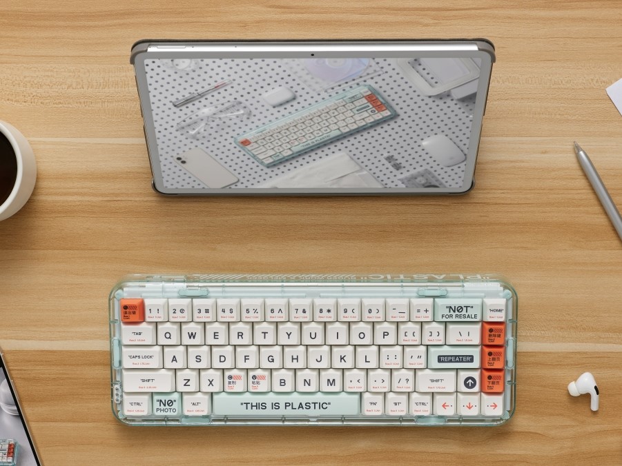 8台ペアリングできる透明ケースの65%メカニカルキーボード - PC Watch