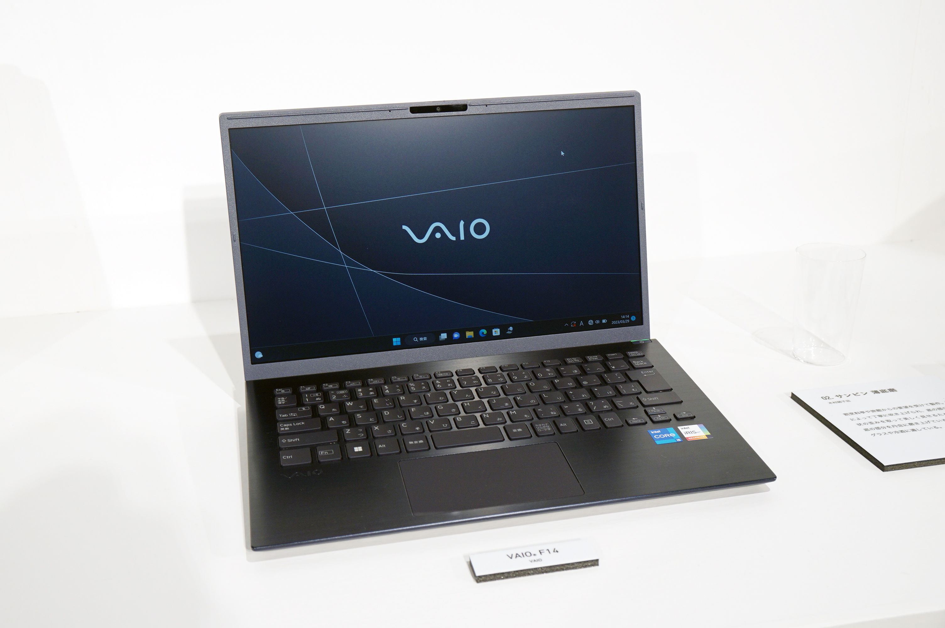 VAIOが作った“最高の普通のノートPC”。VAIO F14/F16登場 - PC Watch
