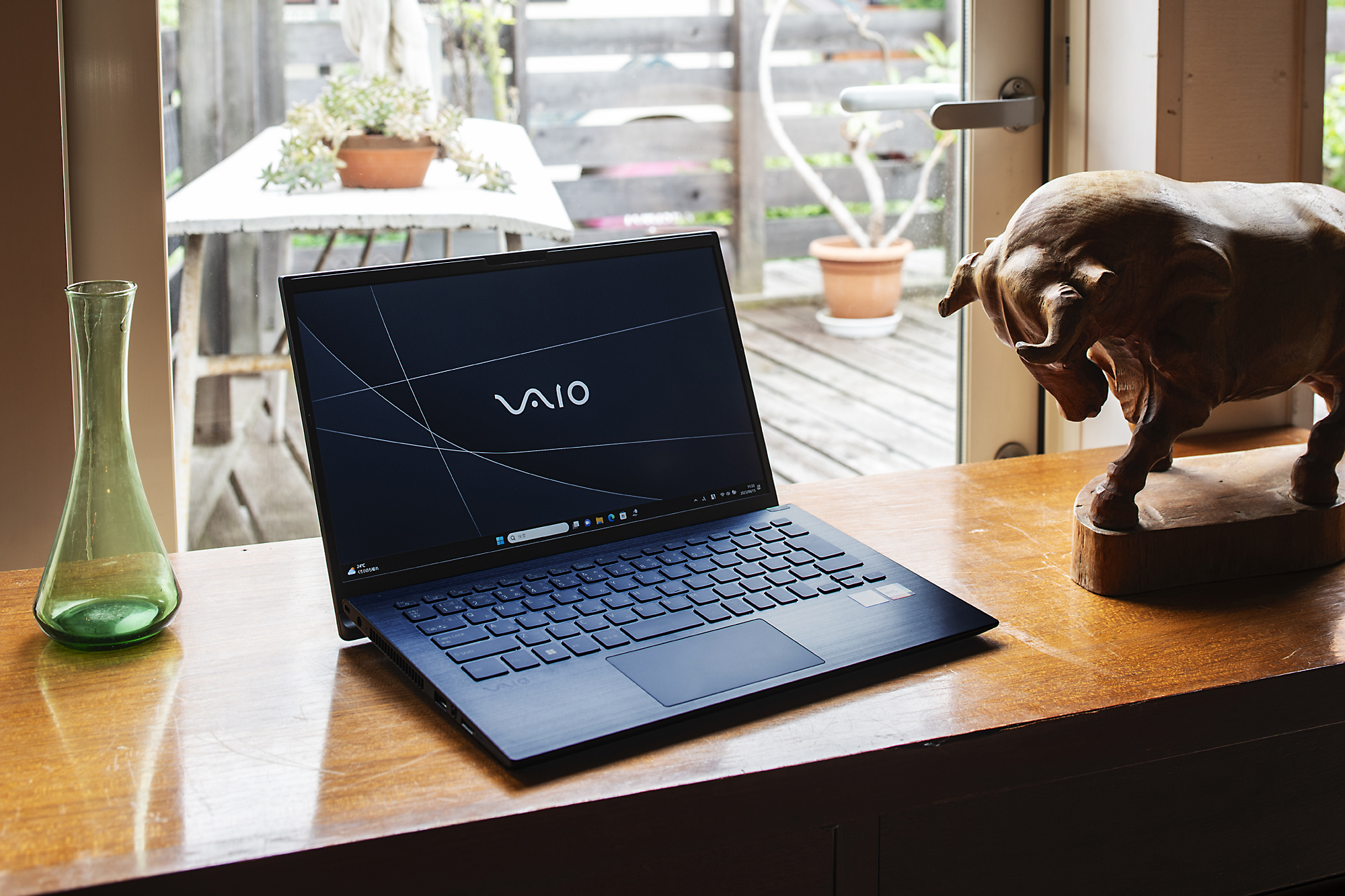 安価でも上質、カッコよし！13万円台から手に入る14型ノート「VAIO F14