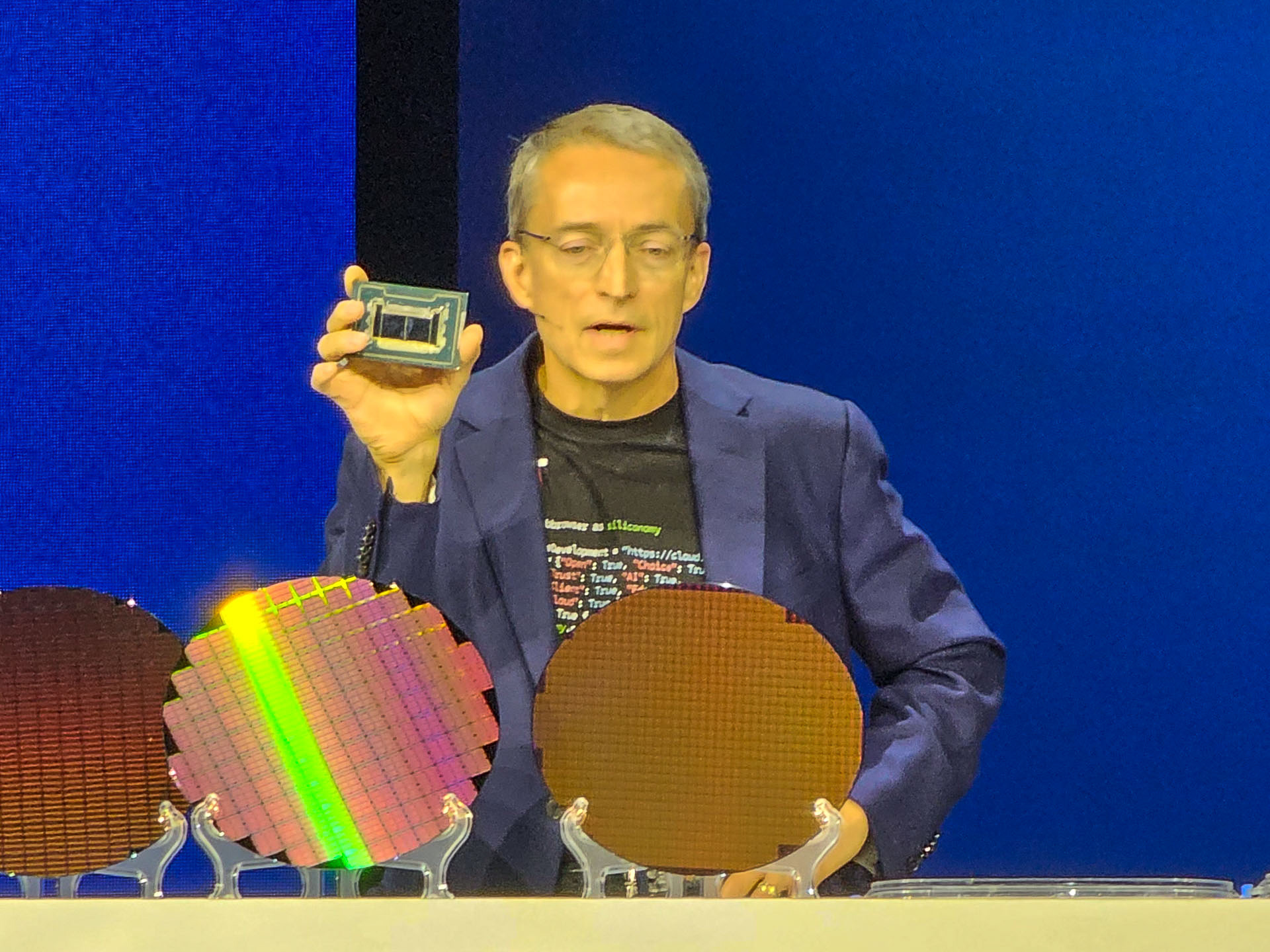 Intel、1ソケットで288コアを実現したSierra Forestや第5世代Xeon