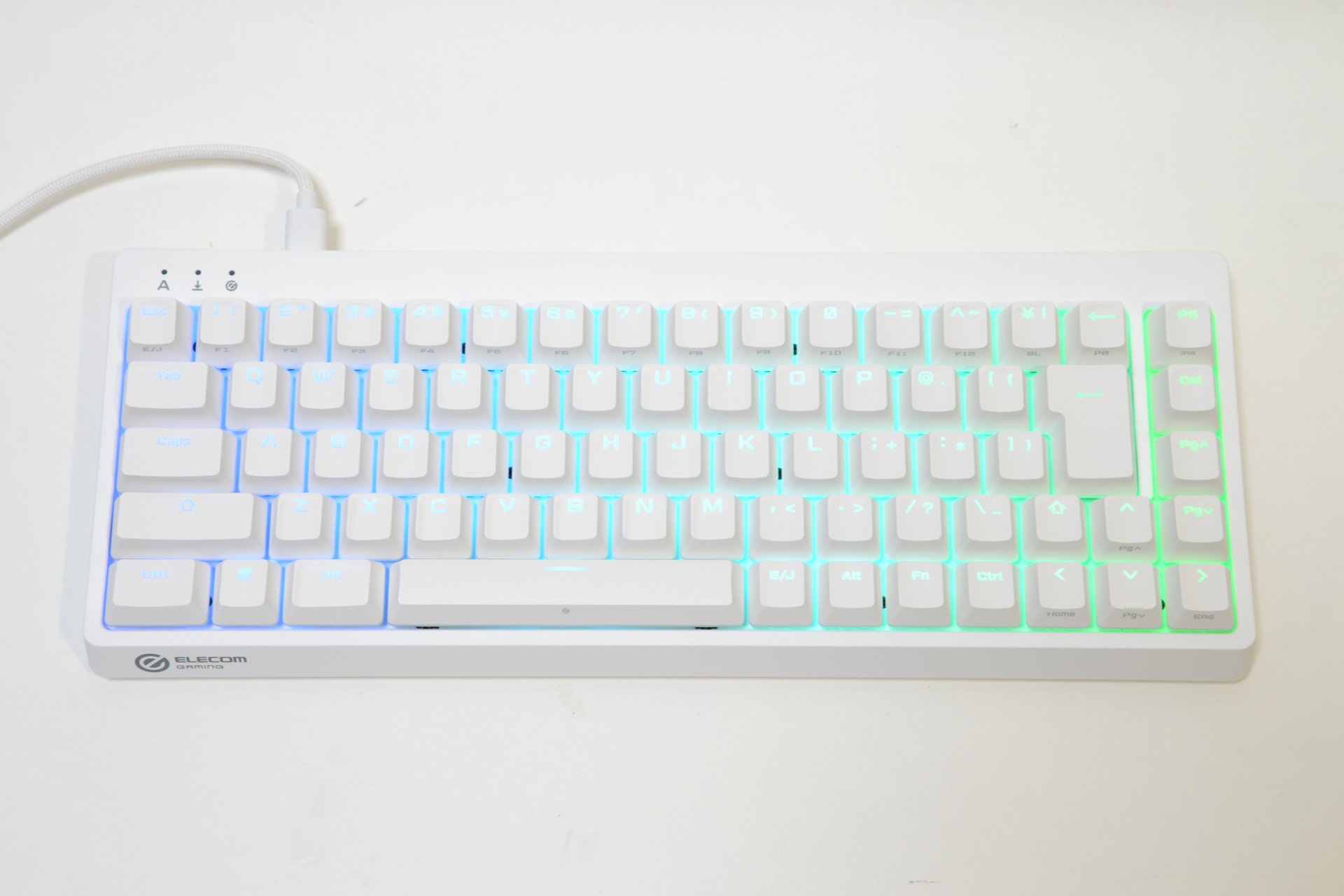 vk600a ゲーミングキーボード ELECOM white - PC周辺機器