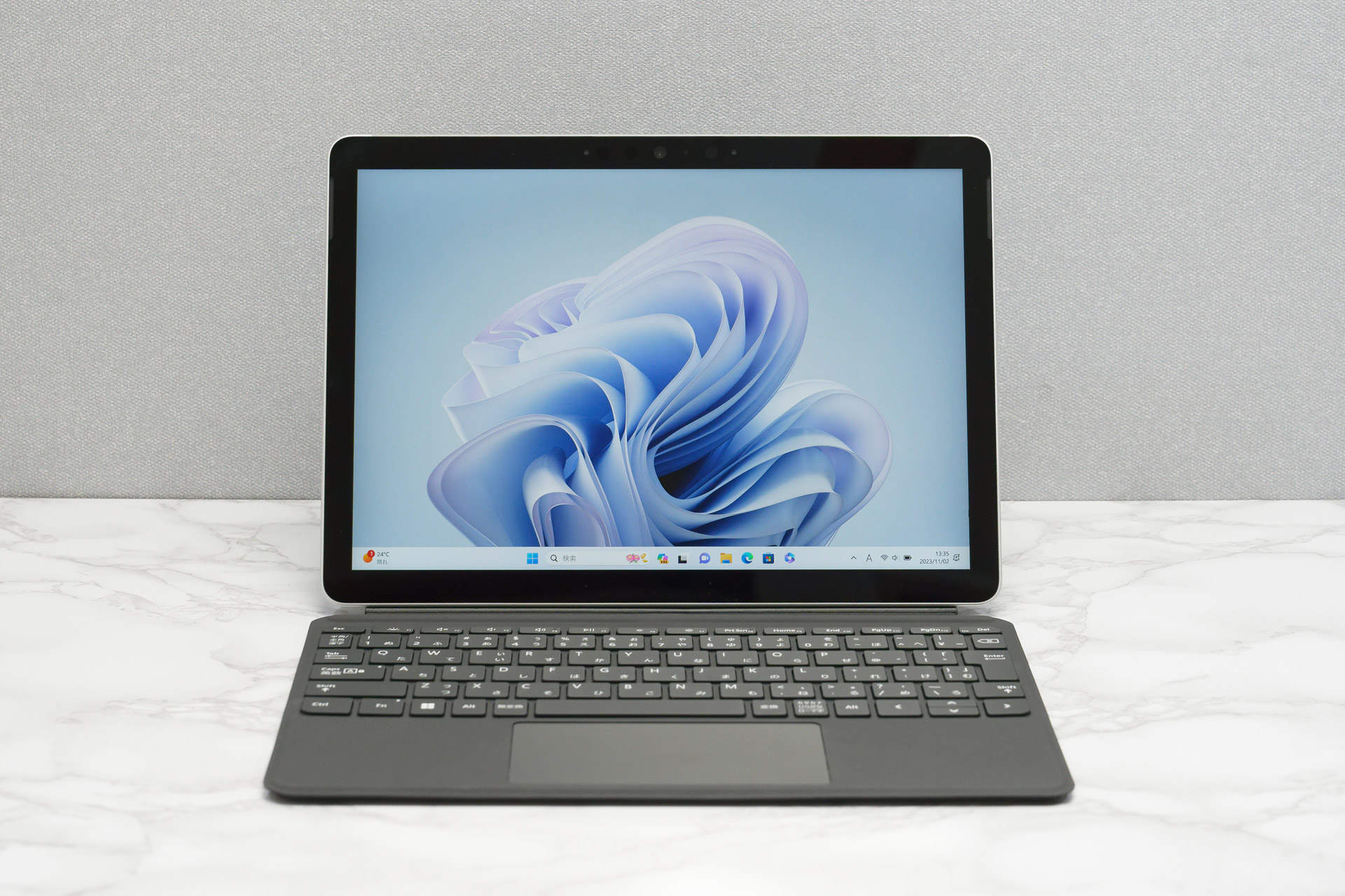 【極美品】Surface Go 10インチ キーボードペンセット※Office無