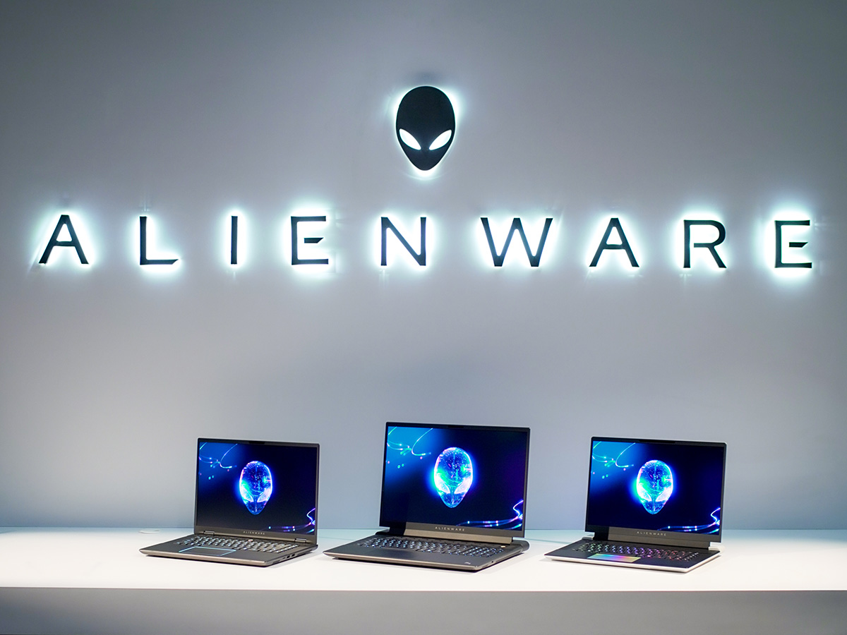 Core Ultra+RTX 4090搭載で奥側が出っ張らなくなった「Alienware m16 ...