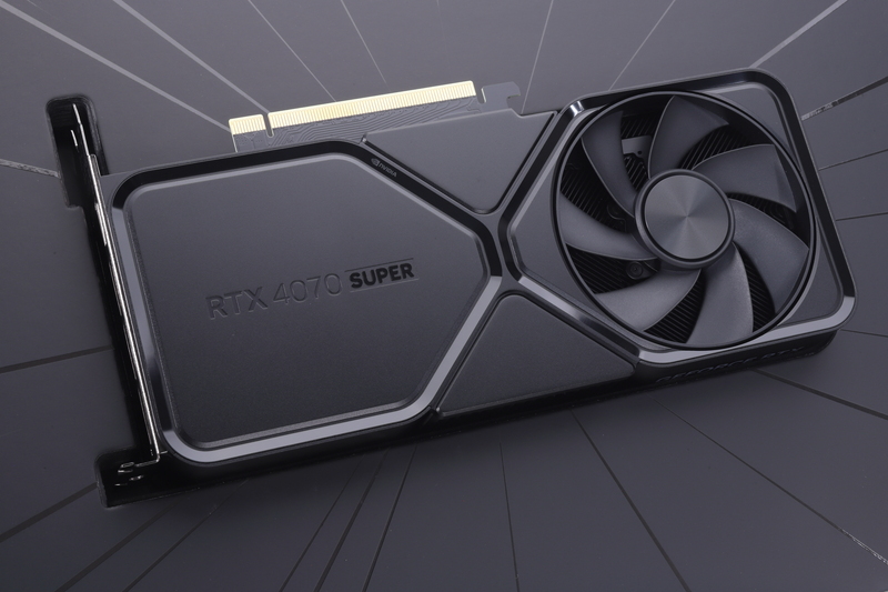 レビュー】GeForce RTX 4070 SUPERはどのぐらい性能アップ？一通り検証