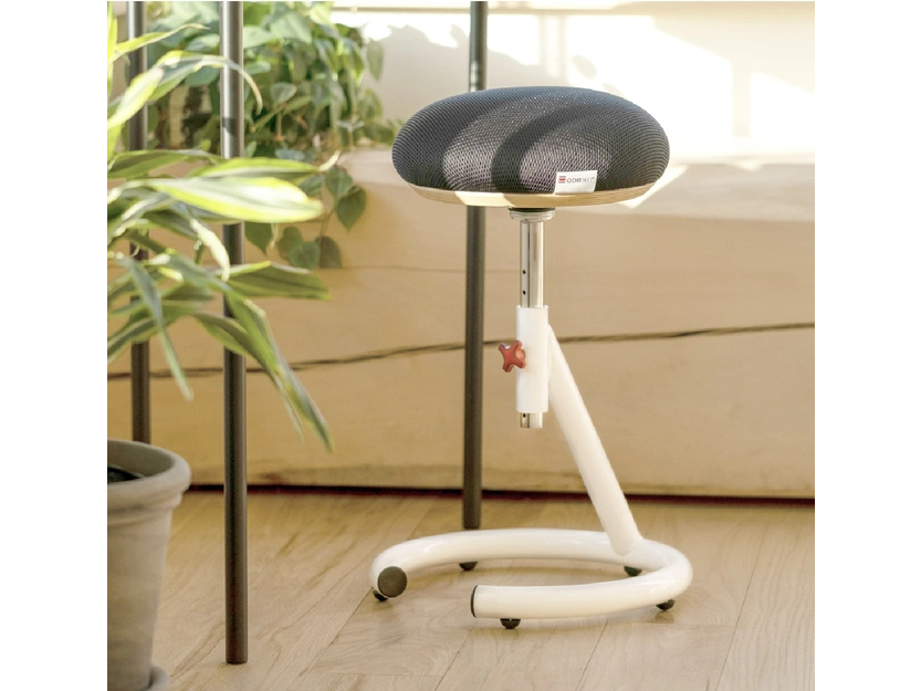 バランスボールのように座面を揺らして、座りすぎの負担を軽減できる