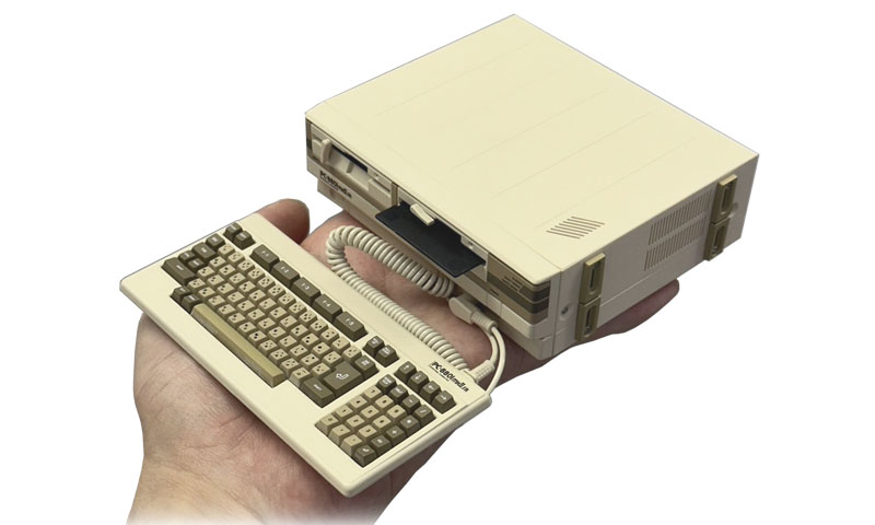 PasocomMini PC-8801mkIISR」が手のひらサイズで復刻。2025年春発売 - PC Watch