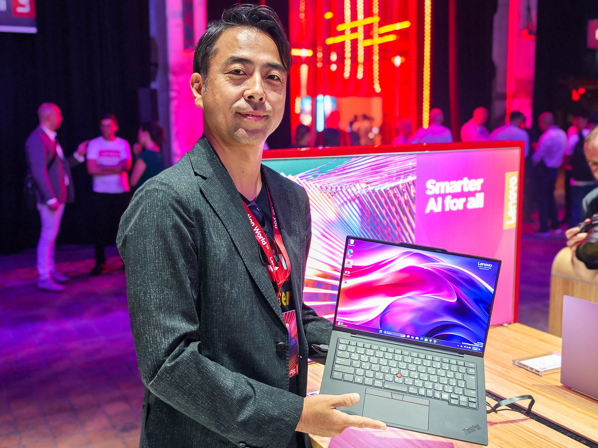 笠原一輝のユビキタス情報局】1kgを切っただけじゃない！「ThinkPad X1 Carbon Gen 13」の秘密 - PC Watch