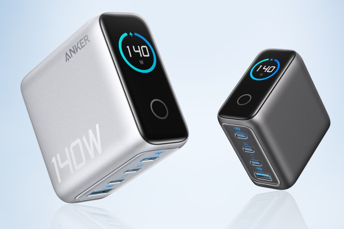 Anker、4ポートの140W USB充電器。状況がひと目で分かるディスプレイ