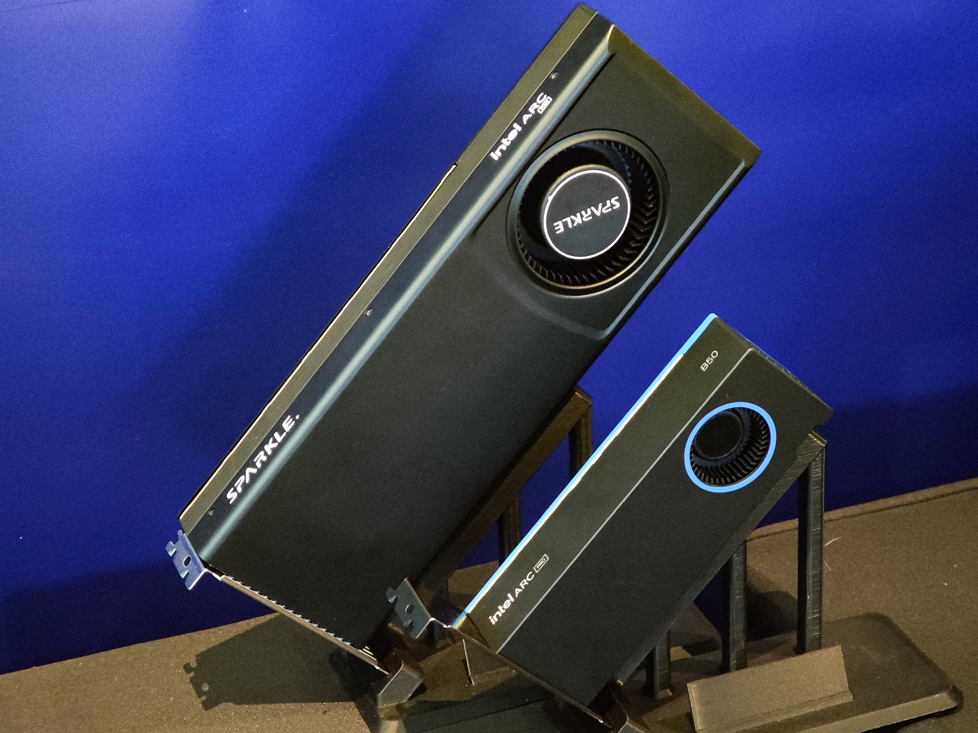Intel Arc Pro B50 16GB【即購入可】【GPGPU】 Intel Arc Pro B50 GPU レビュー：手頃な価格で低消費電力のワーク
