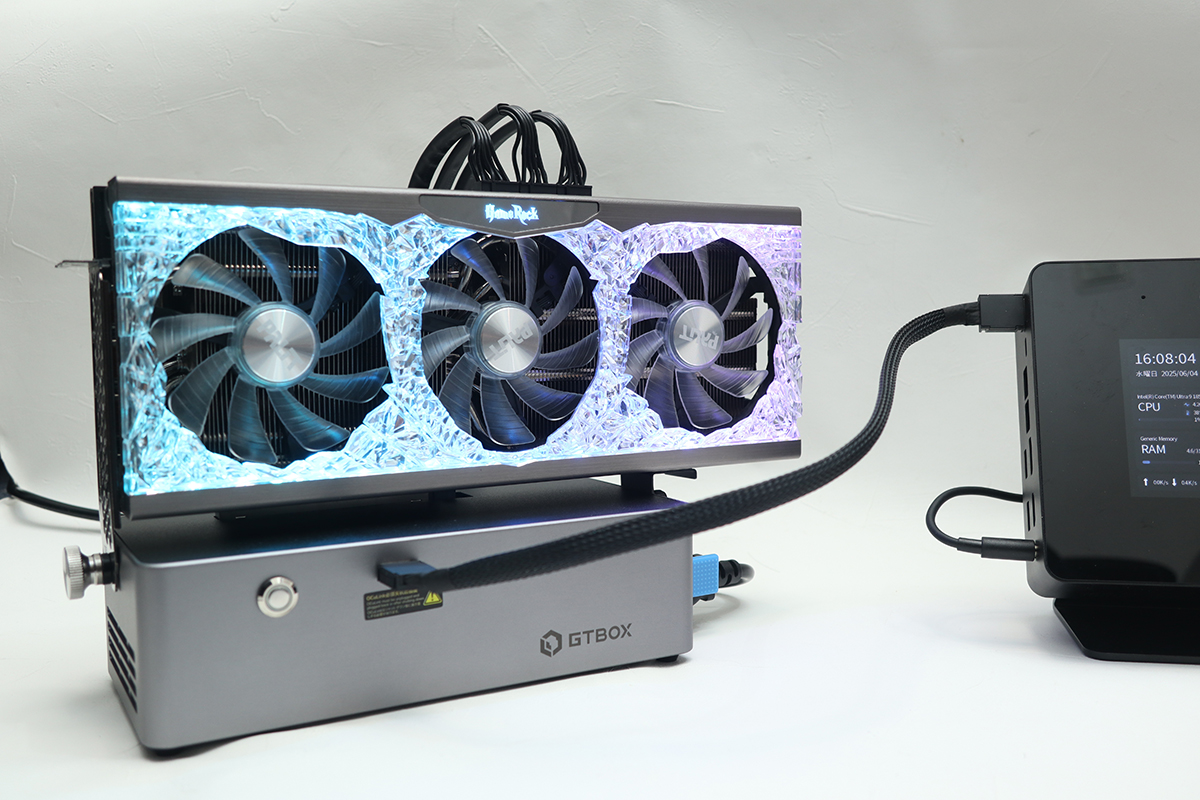 やじうまミニレビュー】電源搭載でOCuLink/USB4両対応、むき出し