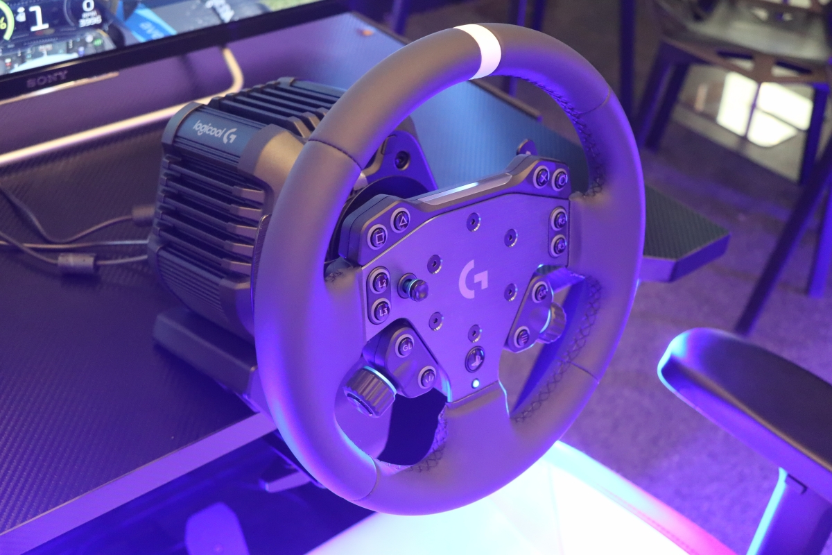 ロジクール、約10万円の本格レーシングホイールや約6万円のヘッド