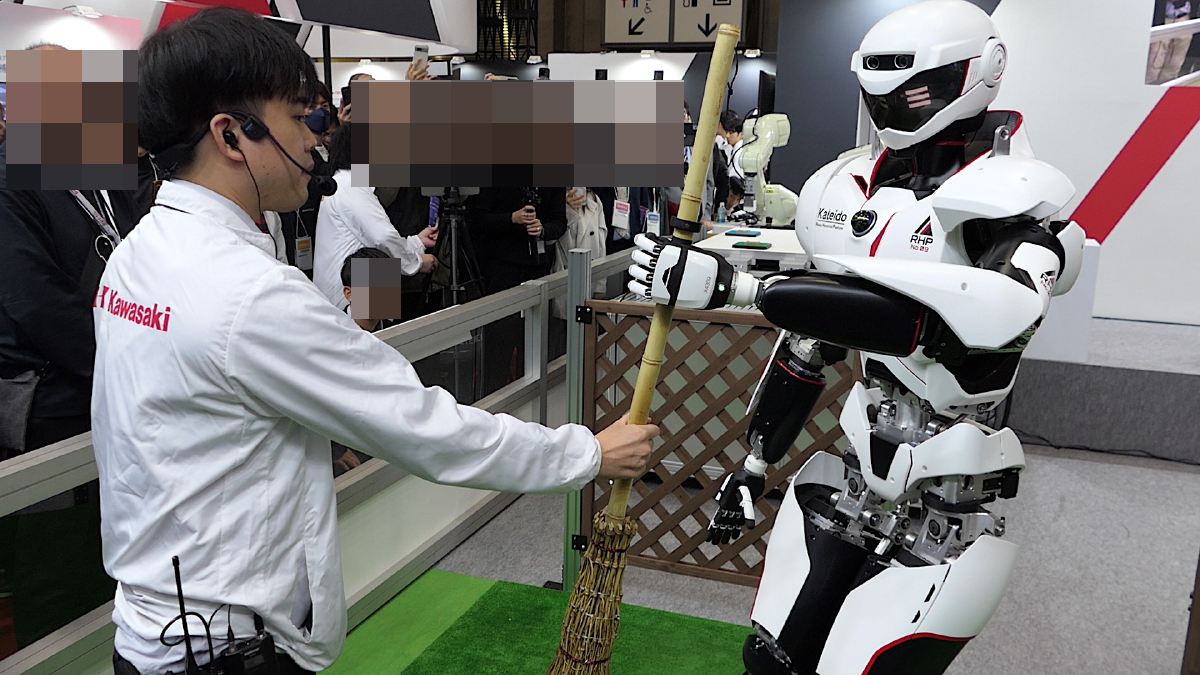 川崎重工、重量物を動かしたり道具を使ったりできるヒューマノイド