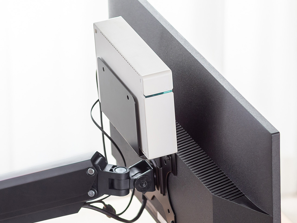 Nintendo Switch 2や外付けHDDをモニターの裏に隠せるアイテム