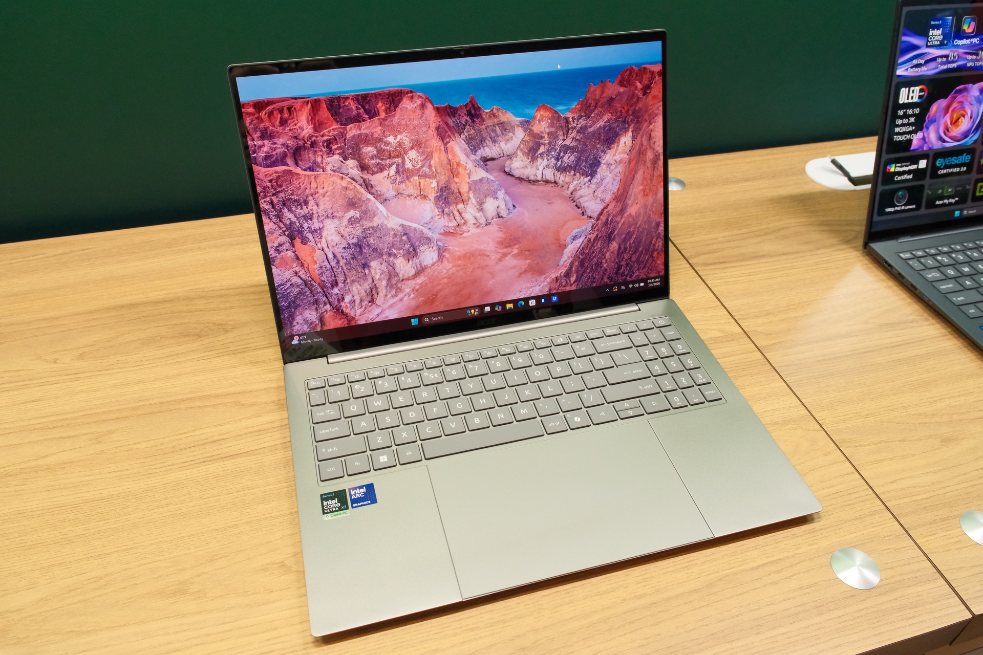 Acer、Core Ultraシリーズ3搭載のプレミアム/メインストリームノート