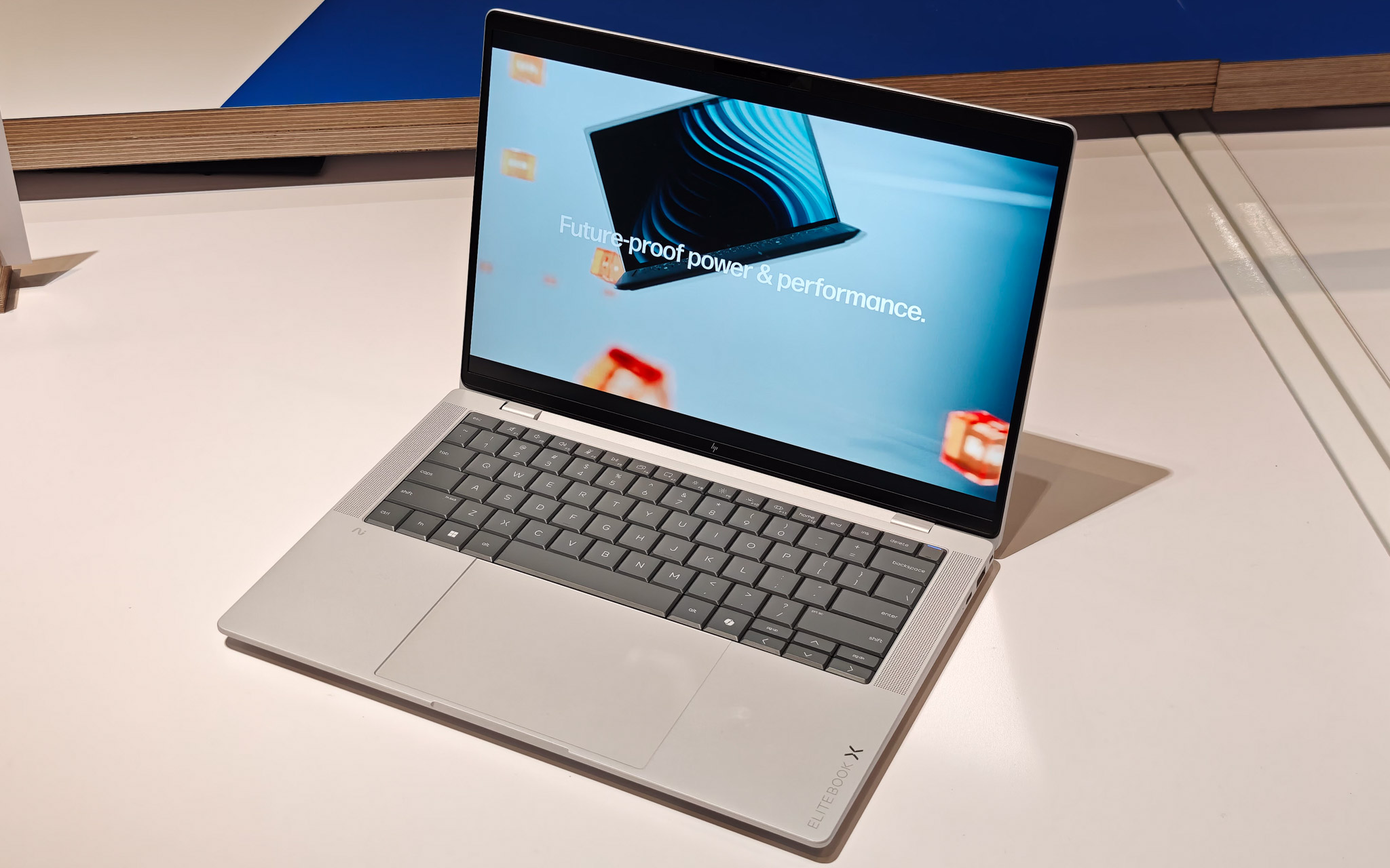 Intel、AMD、Qualcommから選べるモバイルノート「HP EliteBook X G2」発表、1kg切りも