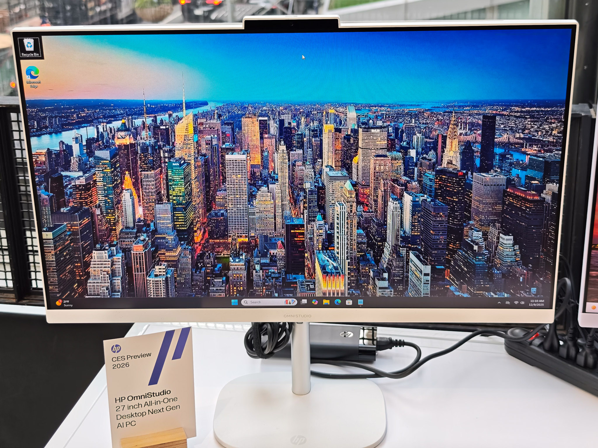 一体型PCなのに広色域。HP、世界初Neo:LED液晶採用「OmniStudio X 27