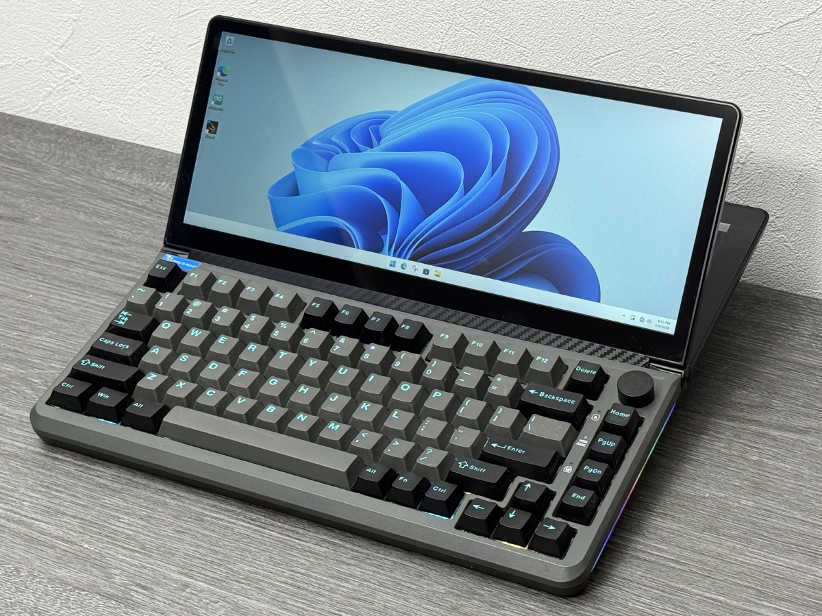 液晶付きキーボードを魔改造して“ワープロ風PC”を作ってみた