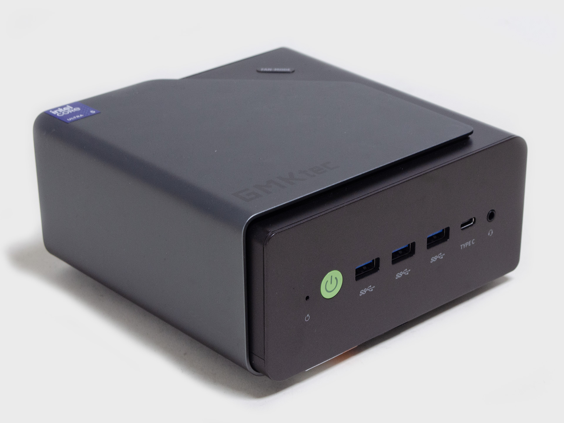 【西川和久の不定期コラム】M.2 3基に、USB4とOCuLinkも。拡張性オバケでコスパもいいミニPC「GMKtec K15」