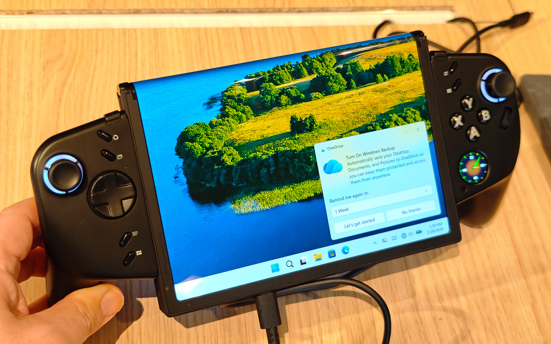 「折れる」ゲーミングPC登場！7.7～11.6型画面に可変する「Lenovo Legion Go Fold Concept」