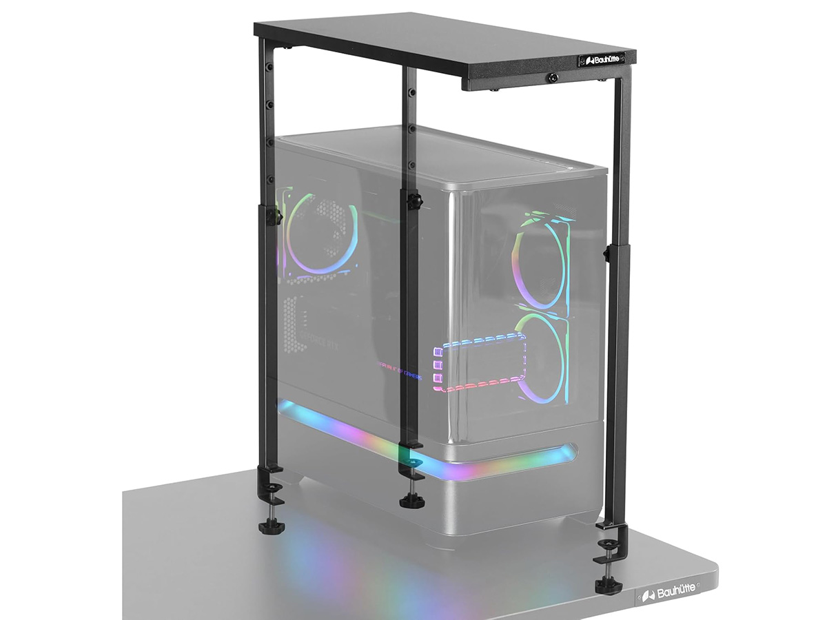 排気や視界を遮らずにPC上に物が置ける。Bauhutteの3本脚ラック