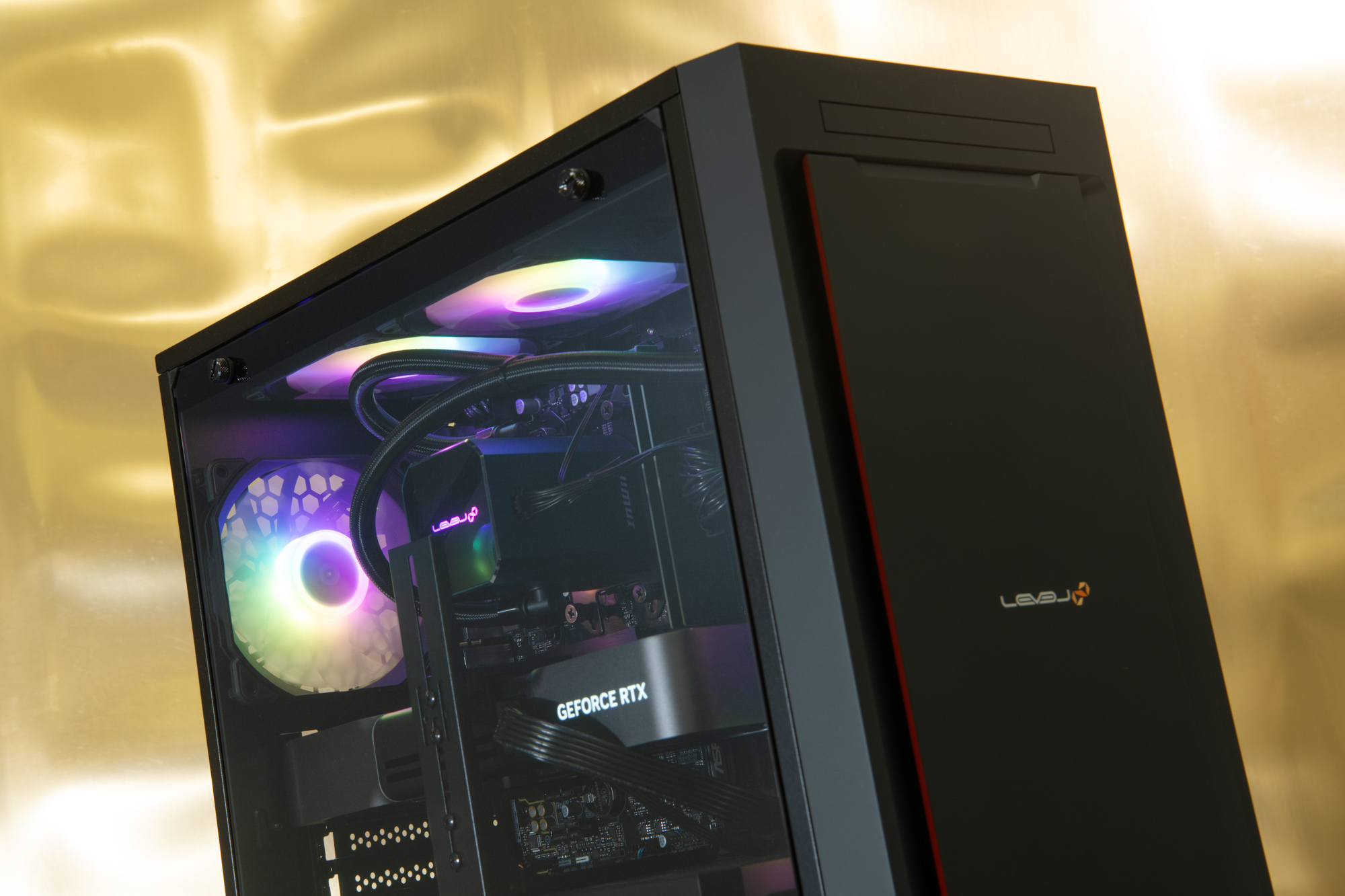 待望の“GeForce RTX 5090 Founders Edition”搭載機が日本上陸！しかもコンパクトPCで！ありがとうパソコン工房 [Sponsored]