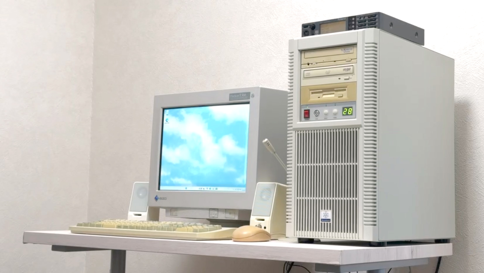 IDEケーブルに緑基板！レトロなケース「FLP02」で'90年代風自作PCを組む