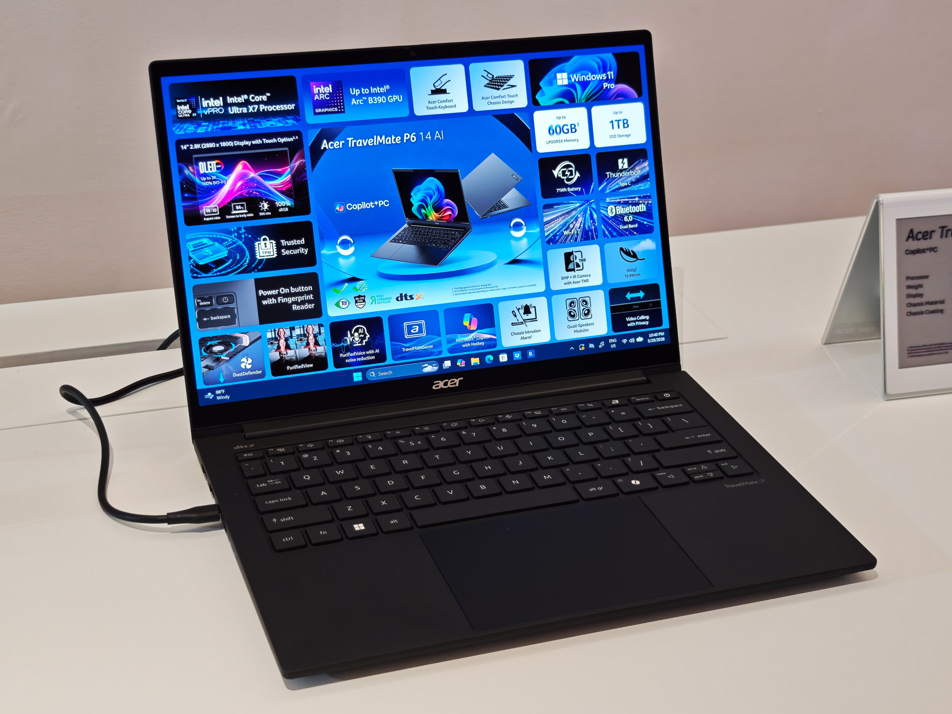 Acer、960gのCore Ultraシリーズ3搭載14型ノートとAI開発用ミニPC