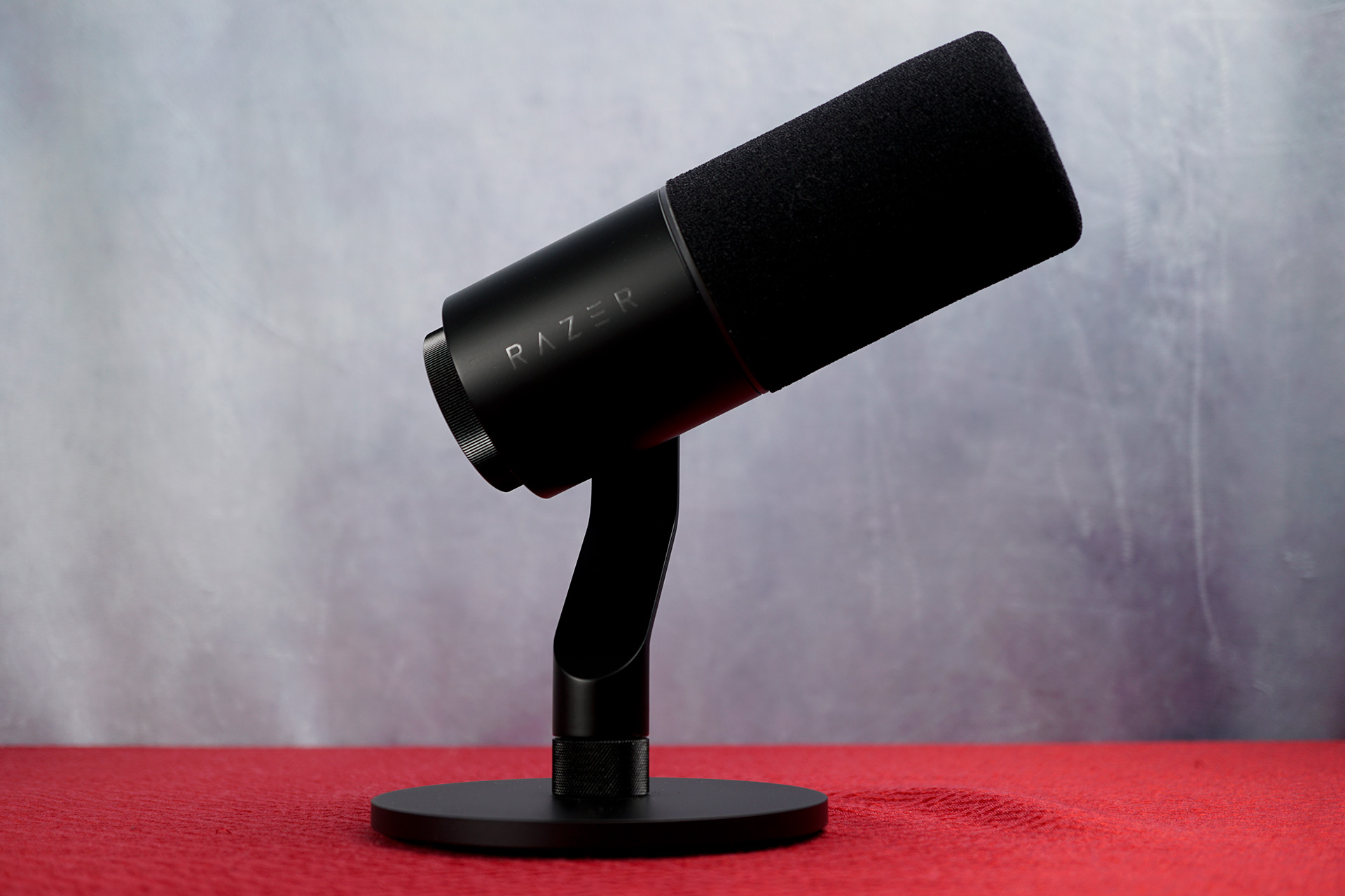 ノイキャン&DSP内蔵の配信者向けマイク「Razer Seiren V3 Pro」USB/XLR