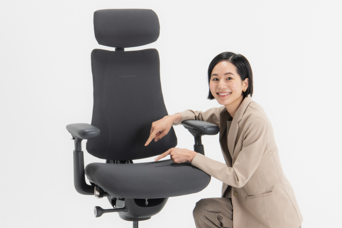 座面の蒸れとおさらば！“空冷”チェアがデスクワークをもっと快適に ～電動ストレッチや多彩な調整もできる高機能チェア「LiberNovo Omni Pro」[Sponsored]