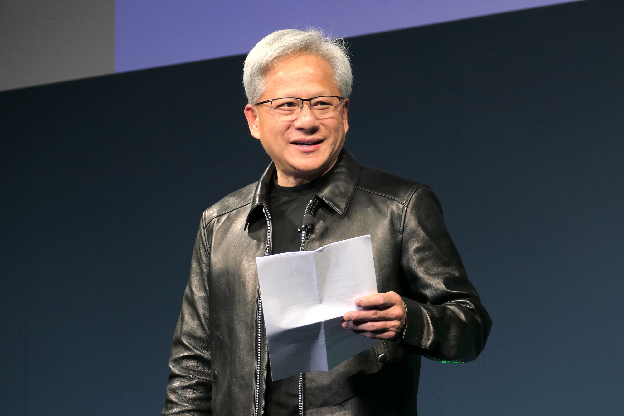 NVIDIA新GPUを2.7万基導入、国策AI基盤モデル開発「FRONTia」始動