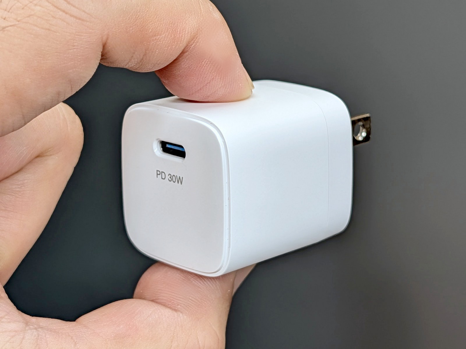【やじうまミニレビュー】 安すぎ！ダイソー880円の30W USB PD充電器を検証。実用性は他社製に勝る？